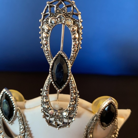 Silver toned and hematite Pin and earrings - Picture 3 of 4